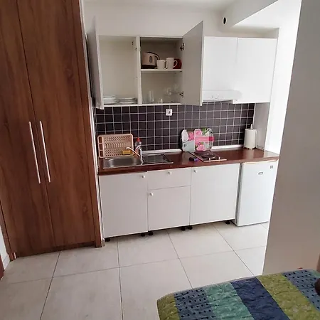 Appealing 8 Sleeps 3 Guests Daire *