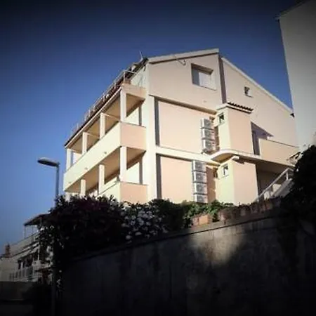 Appealing 8 Sleeps 3 Guests 公寓 *
