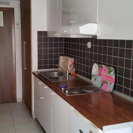 Appealing 8 Sleeps 3 Guests Split