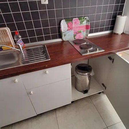 Appealing 8 Sleeps 3 Guests Apartment *