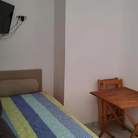 Appealing 8 Sleeps 3 Guests Apartment