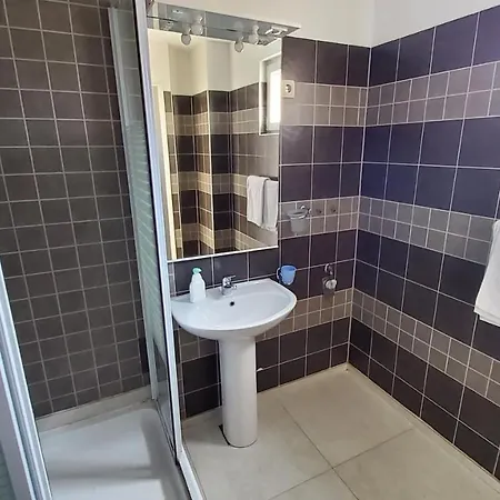 Appealing 8 Sleeps 3 Guests