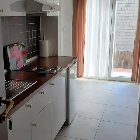 Apartment Appealing 8 Sleeps 3 Guests *