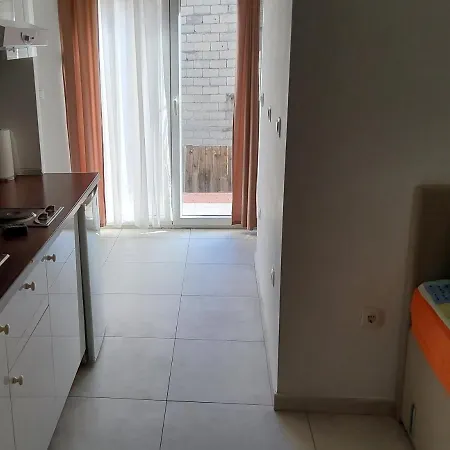 Appealing 8 Sleeps 3 Guests *